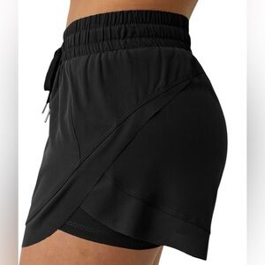 Halara Mid Rise Drawstring Contrast Mesh 2-in-1 Flowy Running Shorts 3''